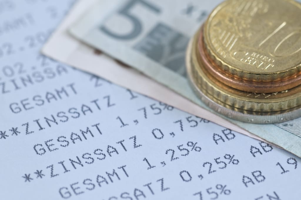 Bankbuch-Zinssatz mit Euro-Münzen